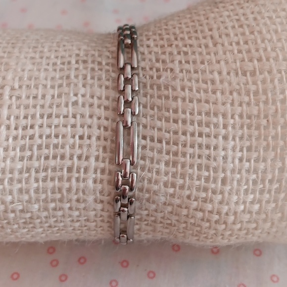 Jewelry - Silver Tone Link Bracelet